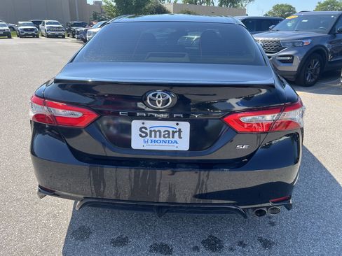Used 2018 Toyota Camry SE FWD image 10