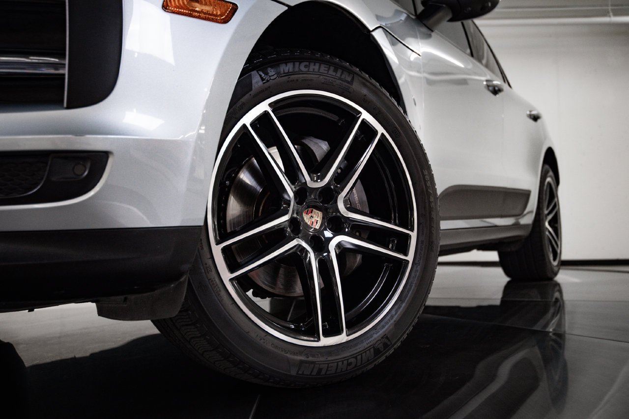 Certified 2021 Porsche Macan AWD/4WD image 12