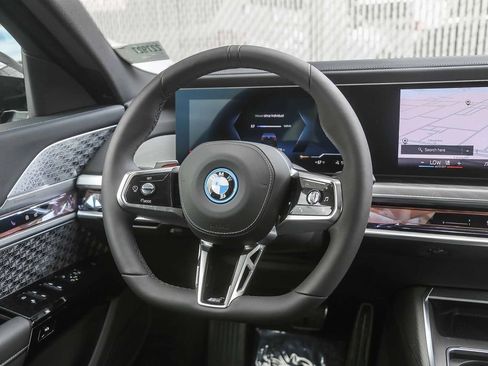 Used 2025 BMW i7 xDrive60 w/ Premium Package AWD/4WD image 12