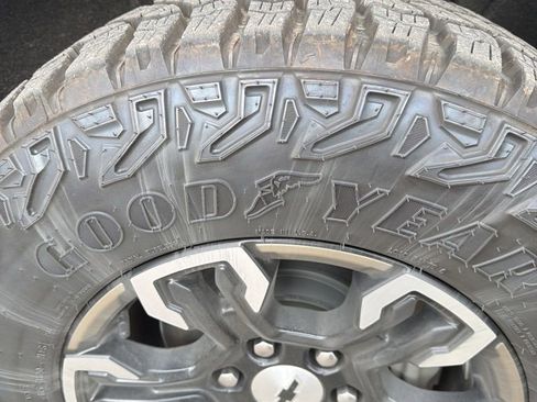 Used 2024 Chevrolet Silverado 1500 ZR2 w/ Technology Package AWD/4WD image 9