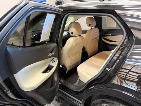 Used 2022 Buick Encore GX Preferred w/ Sport Touring Package FWD image 17