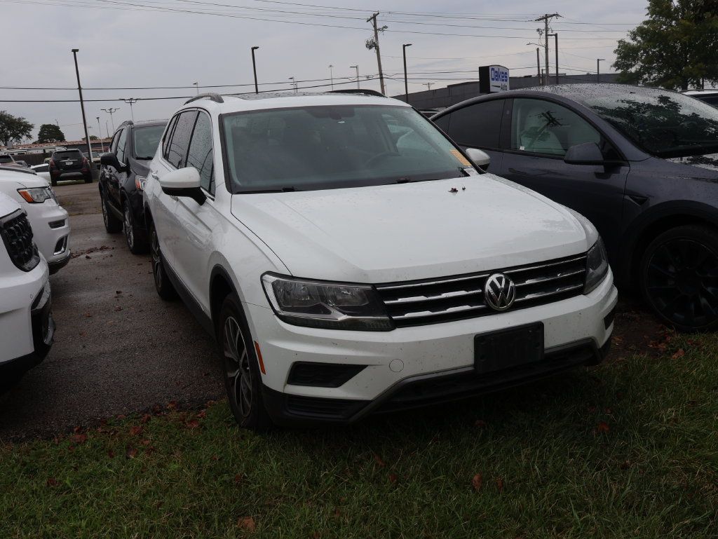 Used 2021 Volkswagen Tiguan SE w/ Panoramic Sunroof Package AWD/4WD image 2