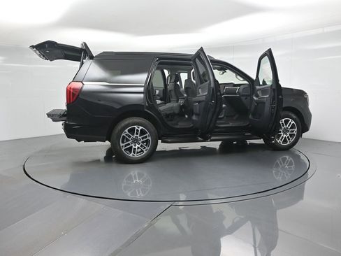 New 2025 Ford Expedition Active image 4