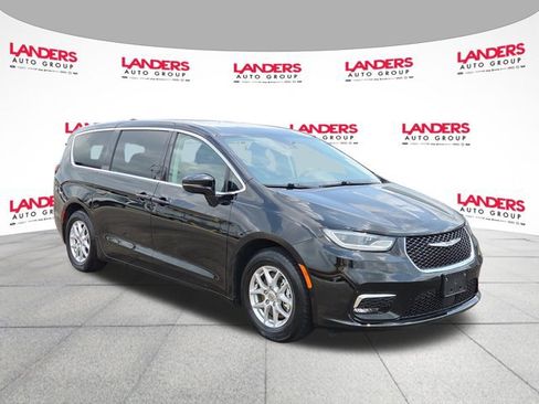 Used 2024 Chrysler Pacifica Touring-L FWD image 1
