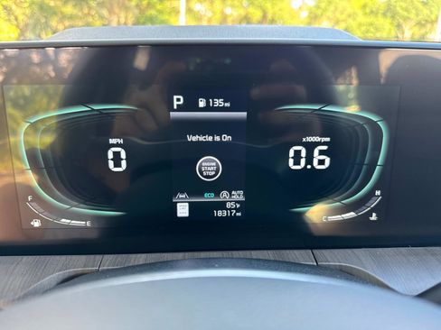 Used 2023 Kia Telluride EX w/ EX Captain's Chair Package image 30