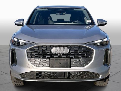 Used 2025 Audi Q5 Premium w/ Convenience Package image 3