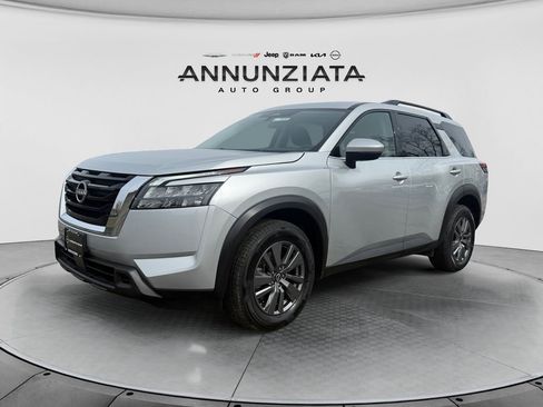 Certified 2025 Nissan Pathfinder SV image 1