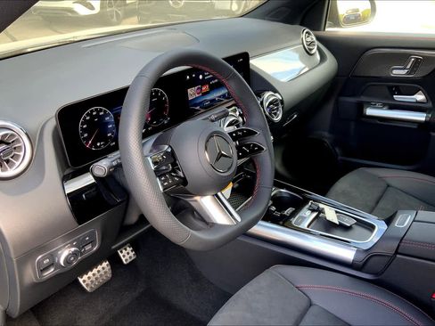 Used 2025 Mercedes-Benz GLA 250 image 9