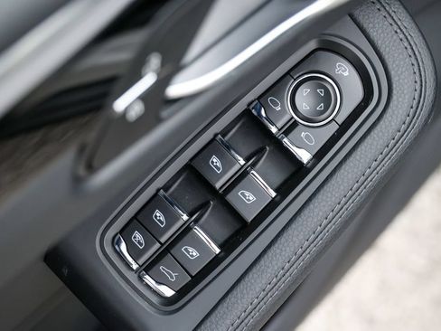 Certified 2026 Porsche Macan Turbo AWD/4WD image 29