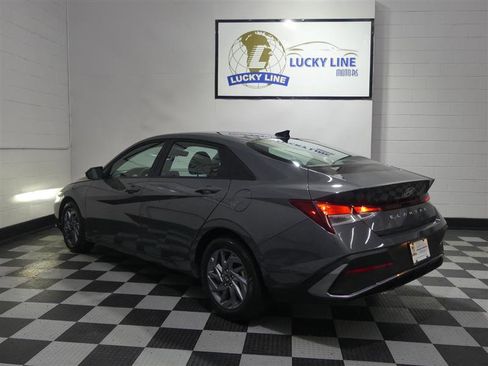 Used 2024 Hyundai Elantra SEL FWD image 11