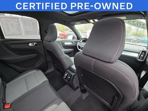 Certified 2025 Volvo XC40 B5 Core AWD/4WD image 8