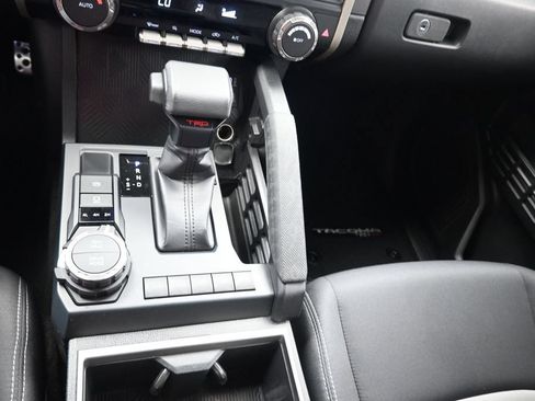 Used 2025 Toyota Tacoma TRD Sport AWD/4WD image 11