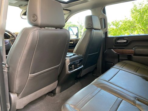 Used 2022 GMC Sierra 2500 Denali w/ Denali Black Diamond Edition image 18