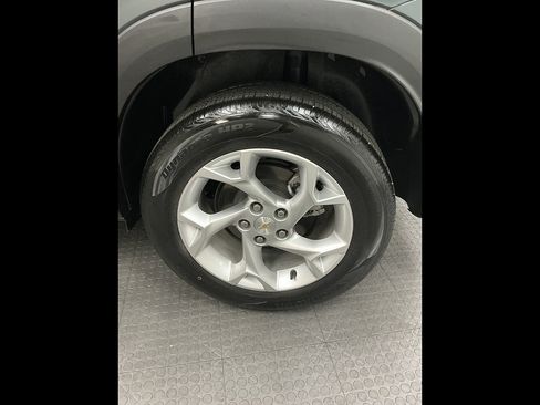 Used 2025 Chevrolet Trax LS w/ LS Convenience Package FWD image 35