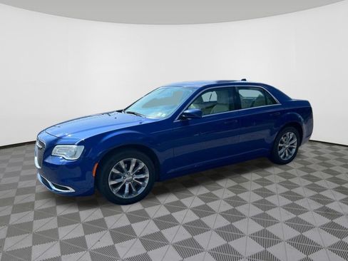 Used 2019 Chrysler 300 Touring AWD/4WD image 2