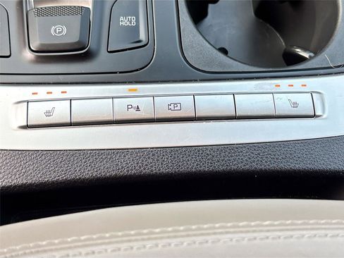 Used 2025 Kia Carnival FWD image 21