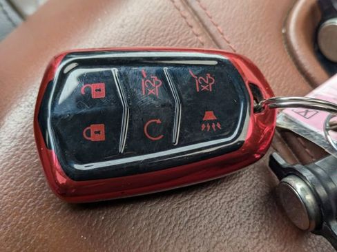 Used 2018 Cadillac Escalade Premium Luxury image 32