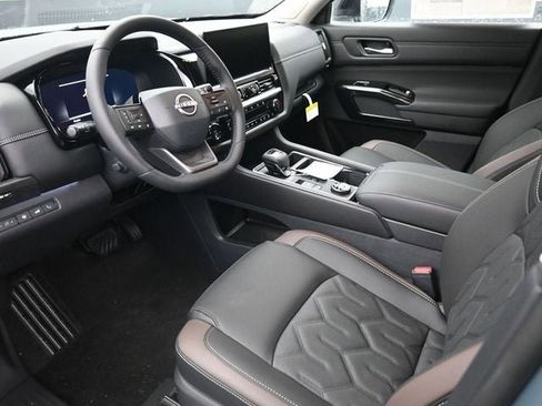 New 2026 Nissan Pathfinder Platinum image 9