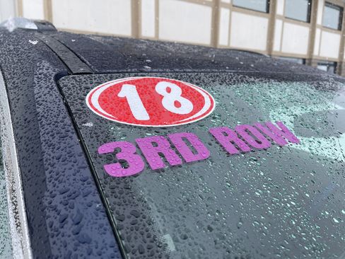 Used 2018 Chrysler Pacifica Touring-L image 25