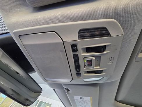 Used 2021 Toyota Highlander Limited image 33