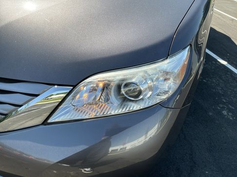 Used 2015 Toyota Sienna XLE w/ XLE Navigation Package FWD image 6