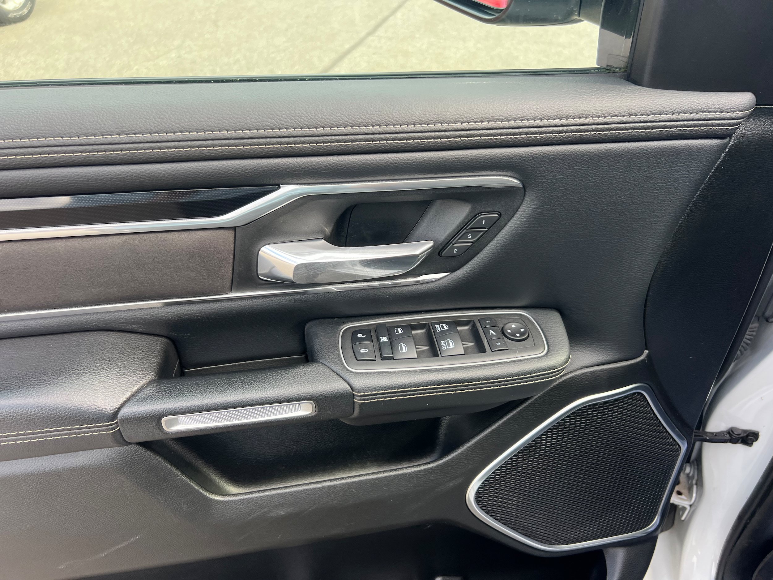 Used 2022 RAM 1500 Laramie w/ Sport Appearance Package AWD/4WD image 11