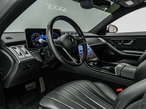 Used 2022 Mercedes-Benz S 580 4MATIC Sedan w/ AMG Line Package image 46
