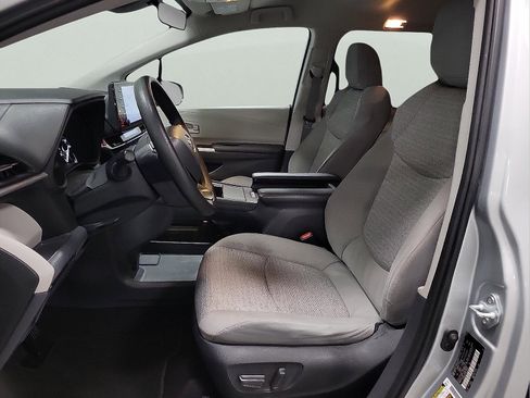Used 2023 Toyota Sienna LE image 10