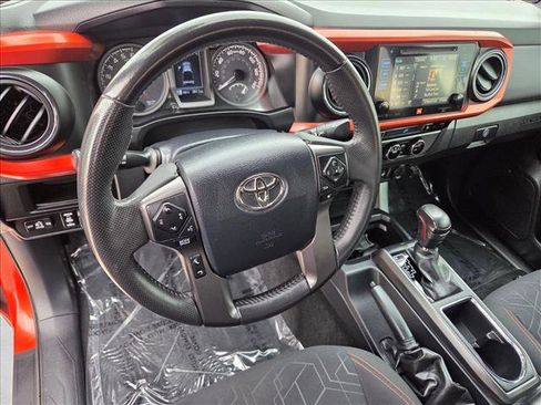 Certified 2017 Toyota Tacoma TRD Sport image 10