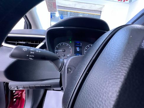Used 2025 Toyota Corolla LE FWD image 18
