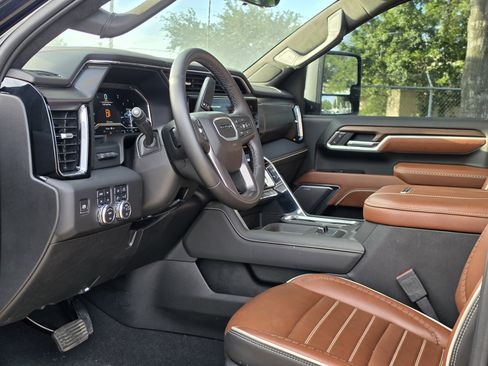 Used 2025 GMC Sierra 2500 Denali Ultimate AWD/4WD image 6