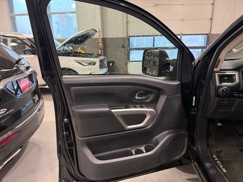 Used 2020 Nissan Titan SV w/ SV Convenience Package AWD/4WD image 17