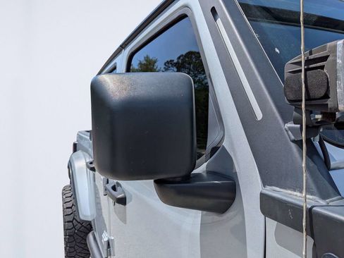 Used 2023 Jeep Gladiator Sport AWD/4WD image 12