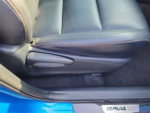 Used 2017 Toyota RAV4 SE image 36