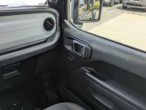Used 2025 Jeep Gladiator Sport AWD/4WD image 18