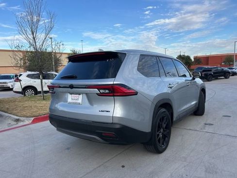 Used 2024 Toyota Grand Highlander Limited image 3