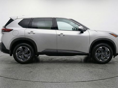 Used 2025 Nissan Rogue SV FWD image 11