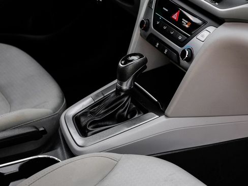 Used 2017 Hyundai Elantra SE FWD image 28