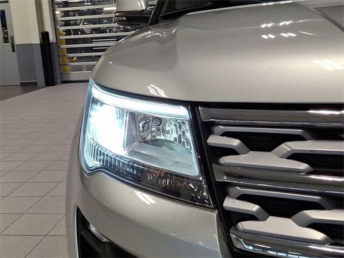 Used 2018 Ford Explorer Limited image 8