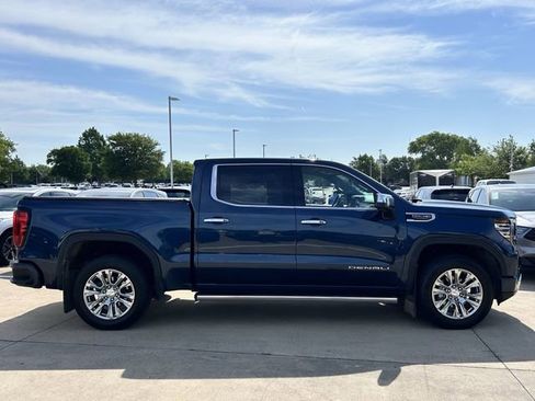 Used 2022 GMC Sierra 1500 Denali w/ Technology Package AWD/4WD image 3