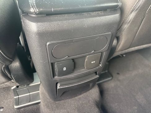 Used 2024 Ford Explorer XLT AWD/4WD image 23