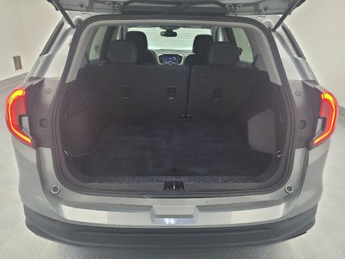 Used 2024 GMC Terrain SLE FWD image 29