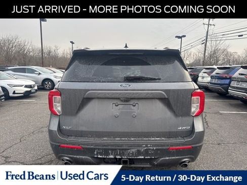 Used 2022 Ford Explorer XLT w/ Equipment Group 202A image 7