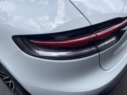 Certified 2025 Porsche Macan AWD/4WD image 17