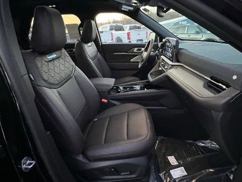 Used 2025 Ford Explorer Platinum w/ LUX Leather Package AWD/4WD image 23