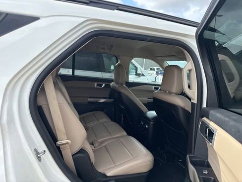 Used 2020 Ford Explorer XLT w/ Equipment Group 202A image 7