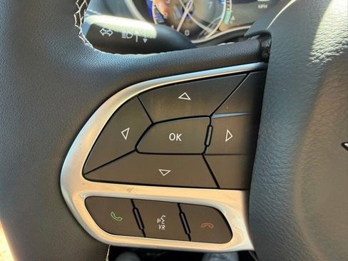 New 2026 Chrysler Pacifica Select image 10