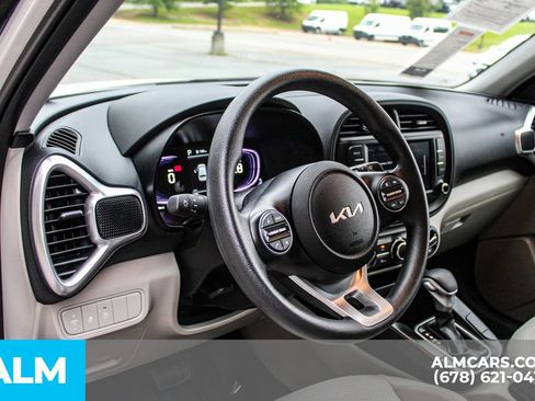 Used 2025 Kia Soul LX w/ LX Technology Package FWD image 22