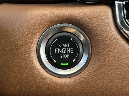 Used 2024 GMC Canyon AT4 w/ Technology Package image 17