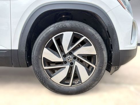 Used 2024 Volkswagen Atlas SE AWD/4WD image 11